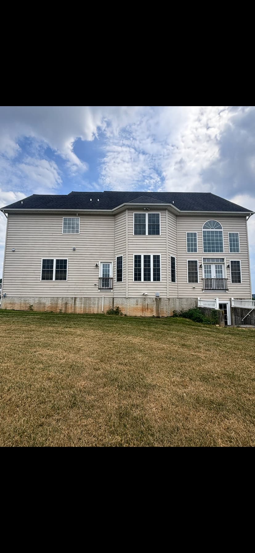 Two-story vinyl siding soft wash — after